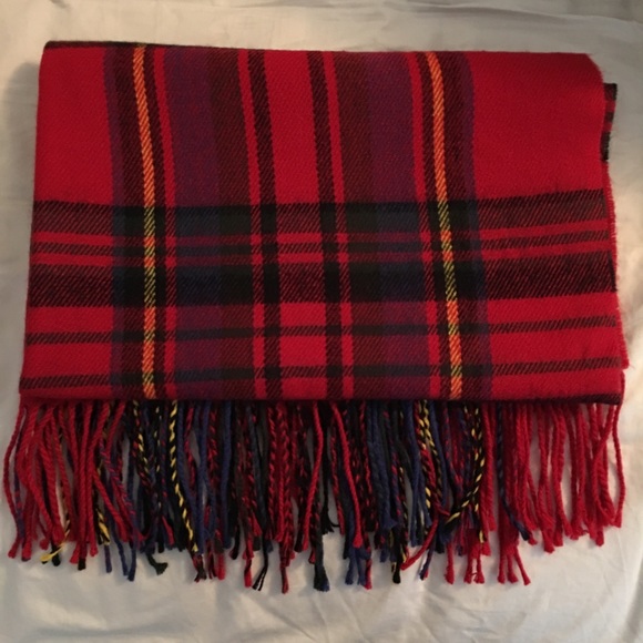 NWOT Red Tartan Scarf 🧣 - Picture 3 of 4